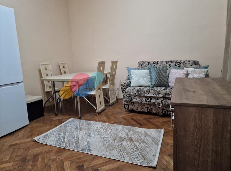Apartament cu 2 camere decomandat, mobilat în Central