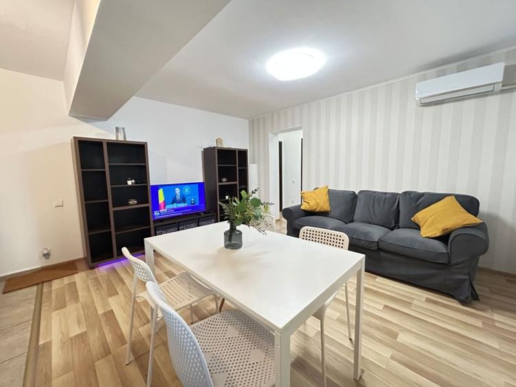 Apartament cu 3 camere decomandat, mobilat în Băneasa