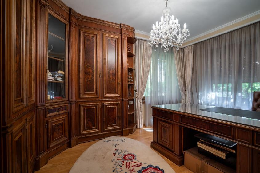 Casă individuală cu 17 camere cu Piscina în Chiajna