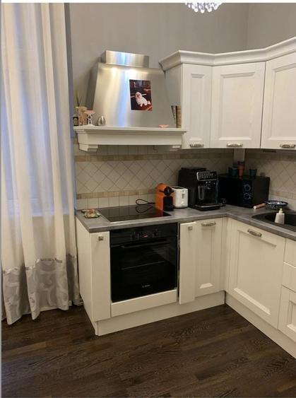 Apartament cu 3 camere semidecomandat, mobilat în Neptun
