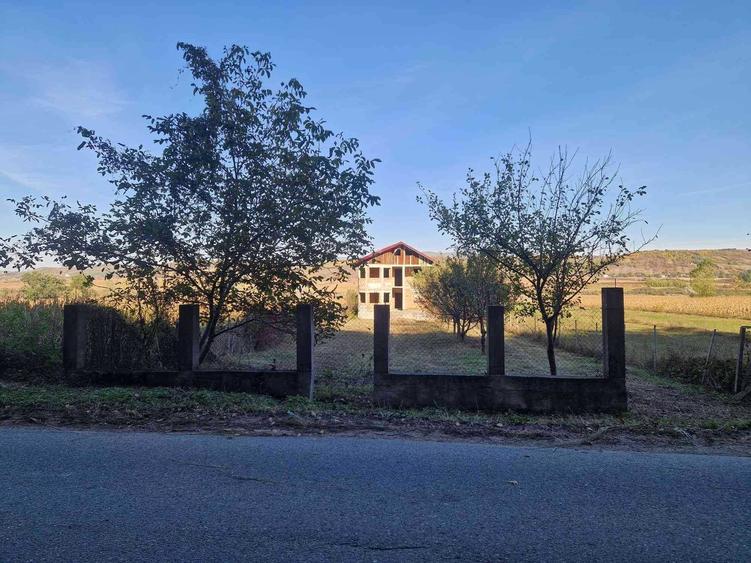 Casă cu 4 camere în Poiana