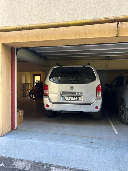Penthouse cu 3 camere semidecomandat în Herăstrău