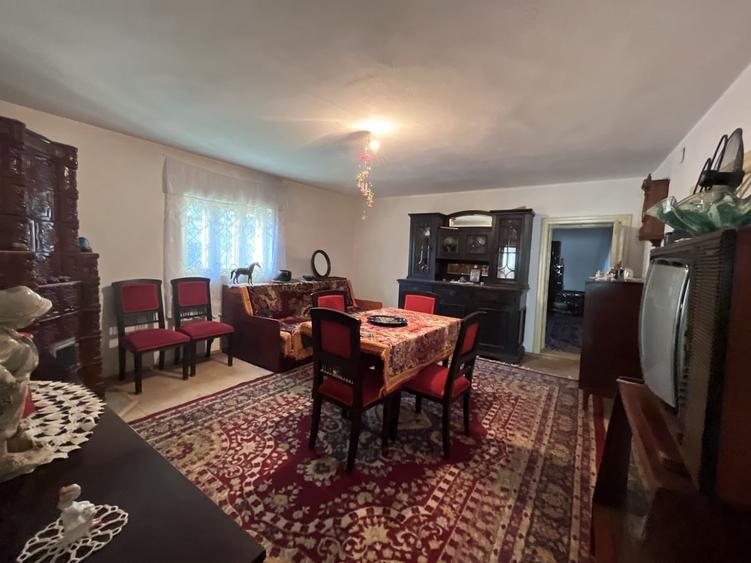 Casă cu 5 camere cu Teren 1321 Mp în Central