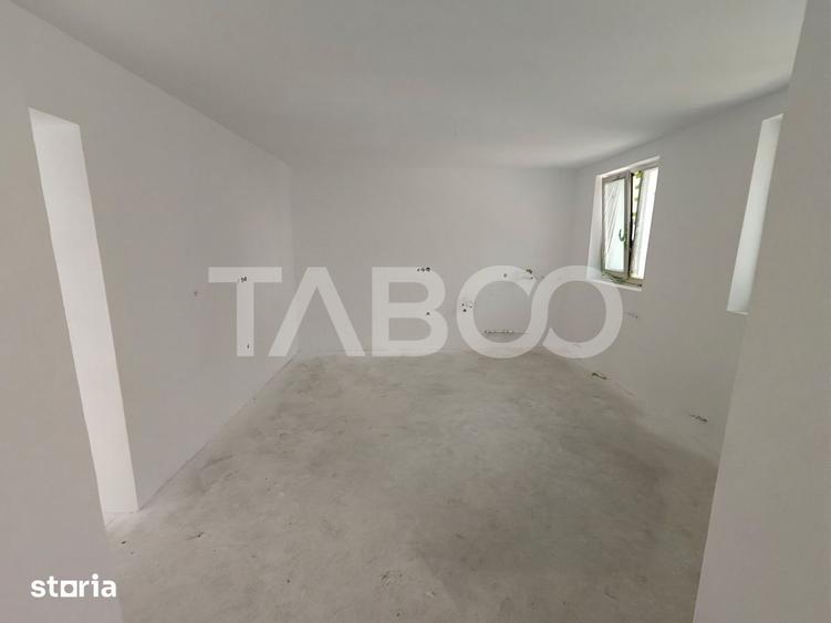 Casă cu 8 camere cu Teren 1203 Mp în Central