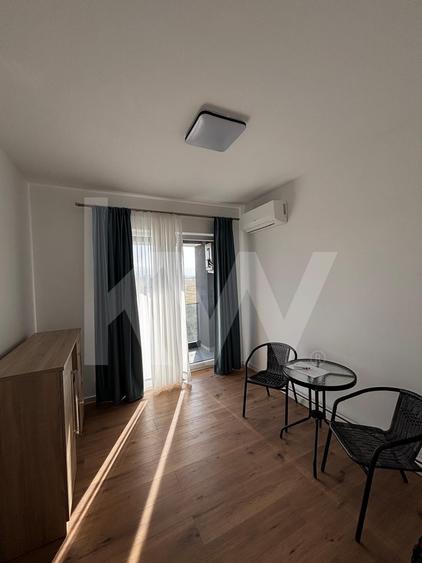 Apartament cu 3 camere semidecomandat, mobilat în Periferie
