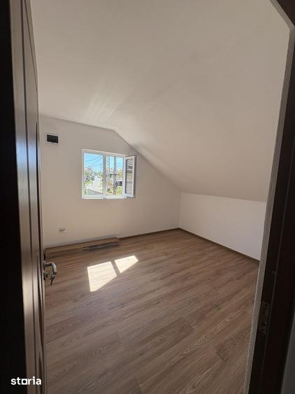 Casă cu 9 camere cu Teren 950 Mp în Cetățeni