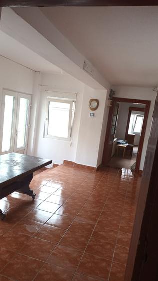 Casă cu 3 camere cu Teren 1200 Mp în Central