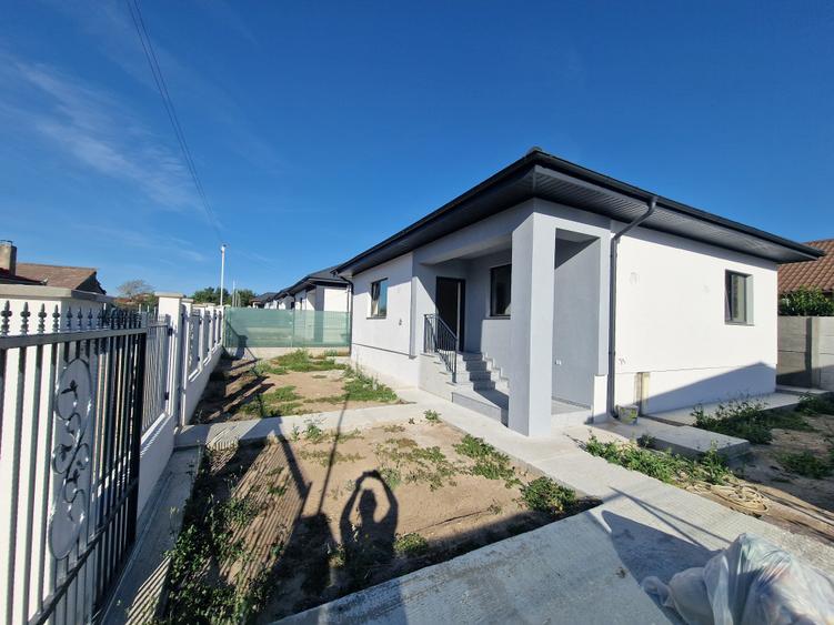 Casă individuală cu 3 camere cu Teren 268 Mp în Lumina