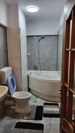 Apartament cu 2 camere decomandat, mobilat în P-ța Romană