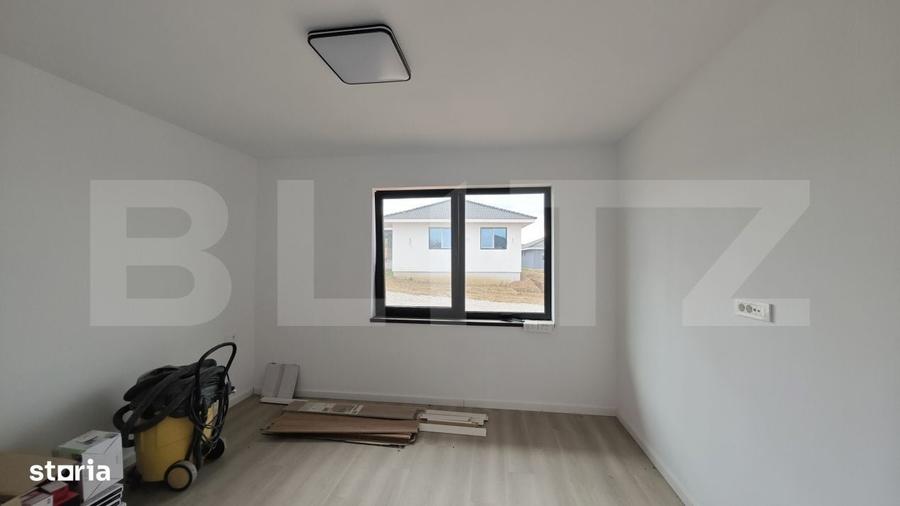 Casă cu 4 camere în Sântandrei