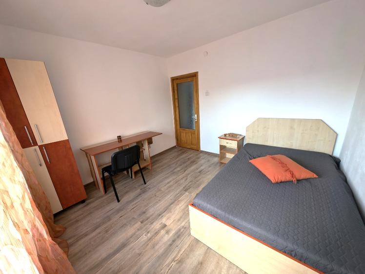 Apartament cu 4 camere decomandat în Gară