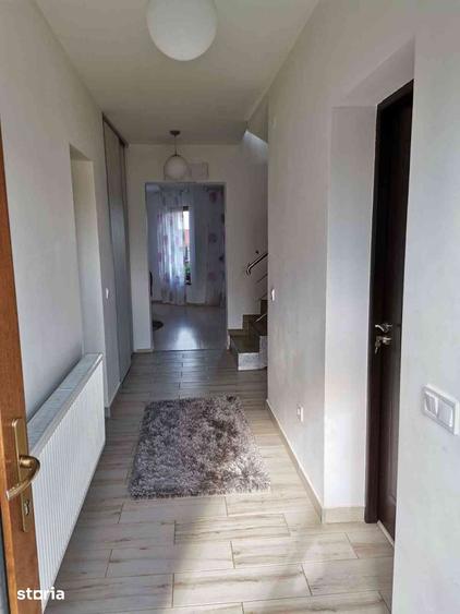 Casă cu 5 camere cu Teren 300 Mp în Cristian