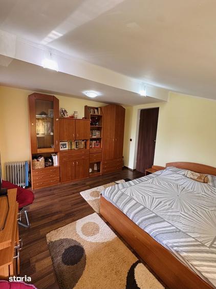 Casă cu 4 camere cu Teren 1670 Mp în Central