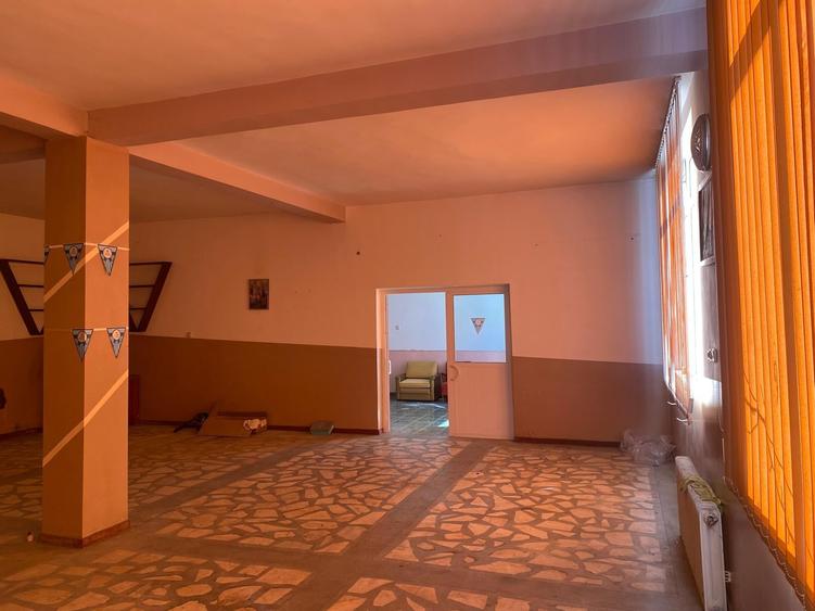 Casă individuală cu 8 camere cu Teren 1820 Mp în Vadu Moldovei