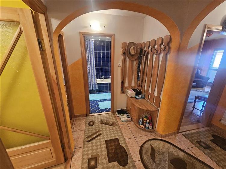 Apartament cu 3 camere decomandat, mobilat în Micro IV