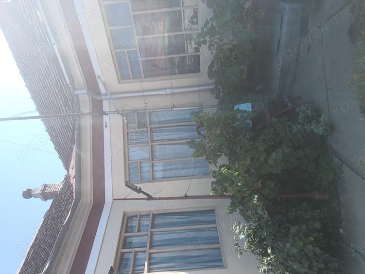 Casă cu 6 camere în Alioș