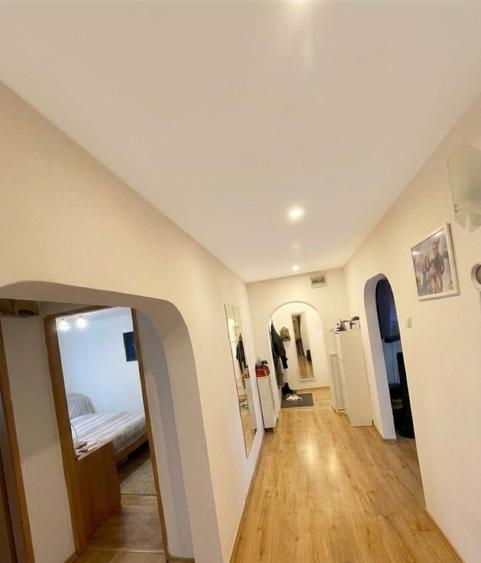 Apartament cu 3 camere decomandat în Micro 5