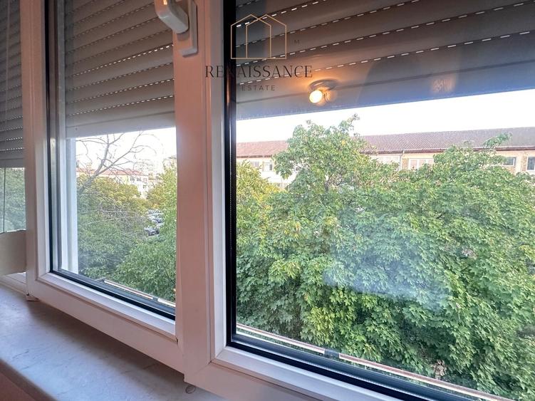 Apartament cu 3 camere semidecomandat, mobilat în Dacia