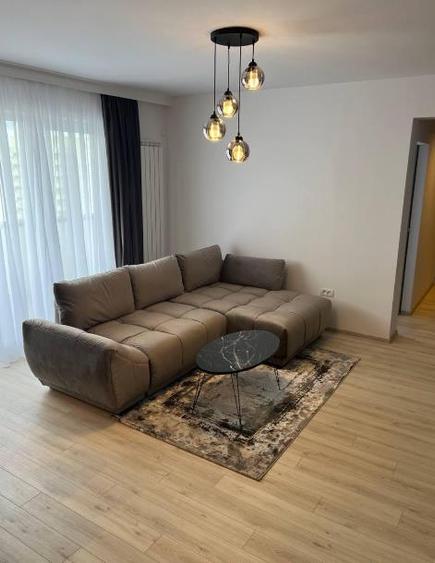 Apartament cu 2 camere decomandat în Tractorul