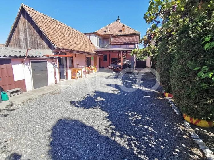 Casă cu 5 camere cu Teren 687 Mp în Central