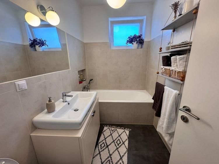 Apartament cu 3 camere decomandat, mobilat în Șelimbăr
