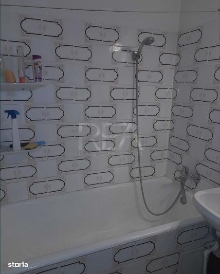 Apartament cu 3 camere decomandat în Drumul Taberei