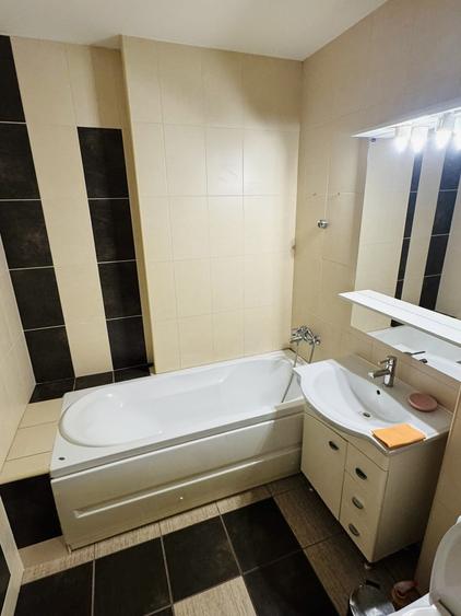 Apartament cu 2 camere semidecomandat, mobilat în Aradului
