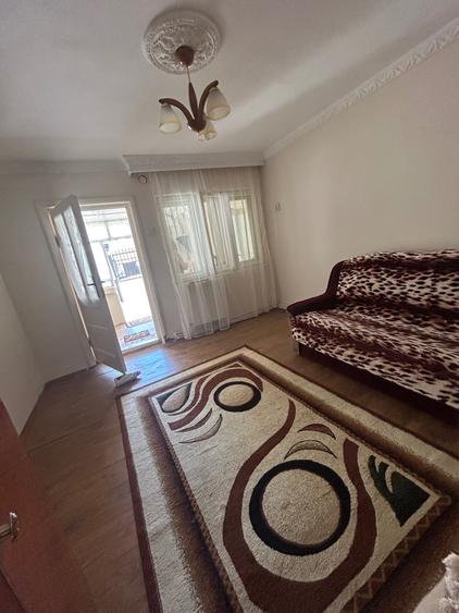Casă cu 3 camere în Palas