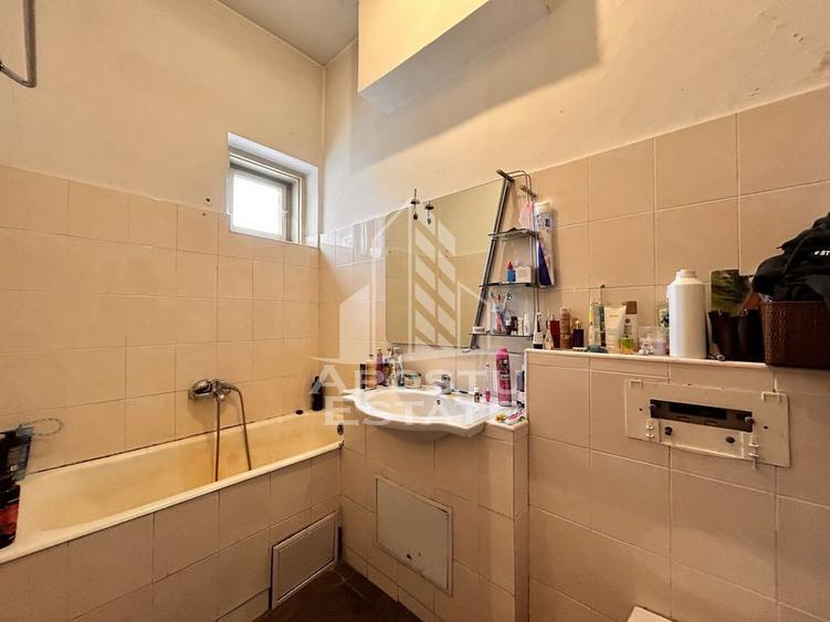 Apartament cu 4 camere decomandat în Central