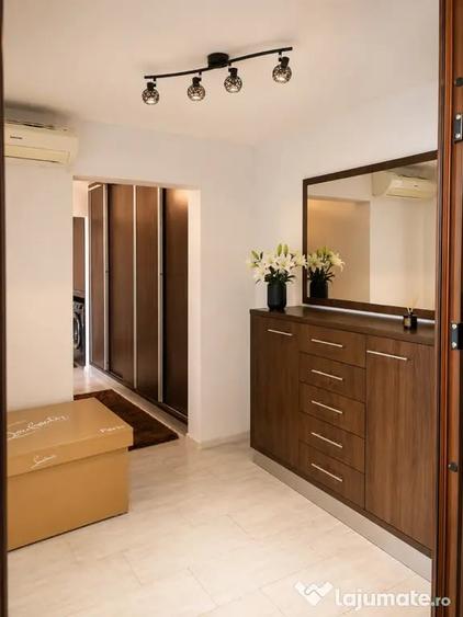 Apartament cu 3 camere decomandat în Calarași 4