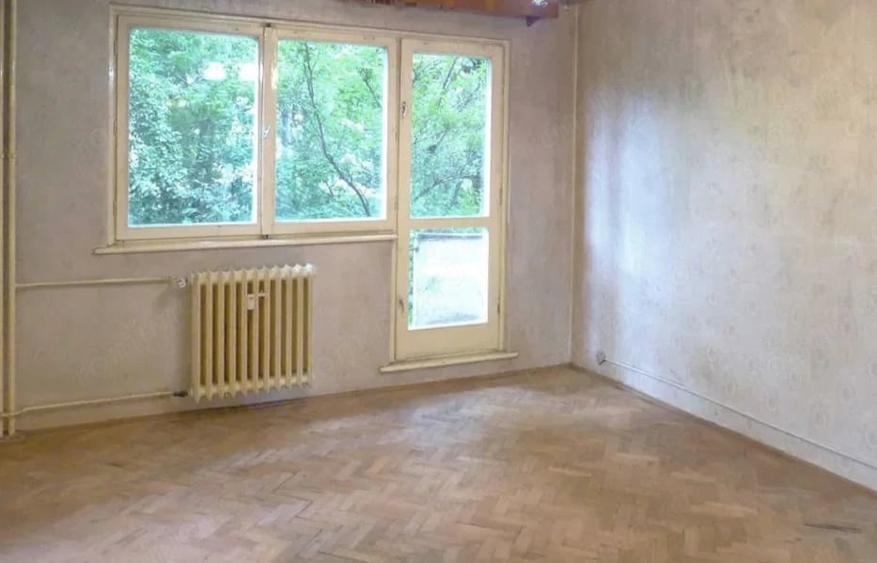 Apartament cu 3 camere decomandat în Astra