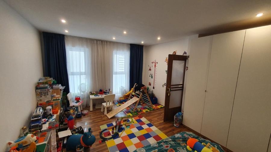 Casă individuală cu 5 camere cu Canalizare în Ultracentral