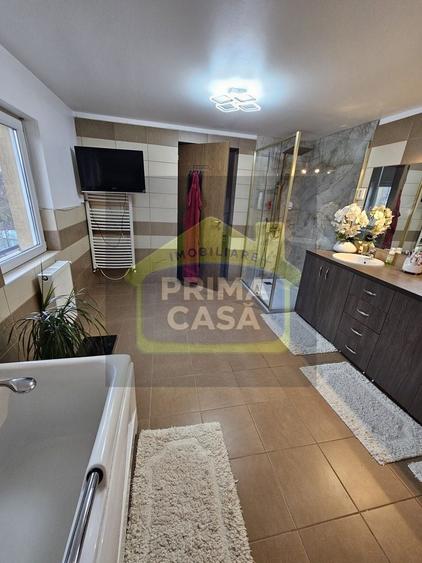 Casă individuală cu 4 camere cu Canalizare în Central