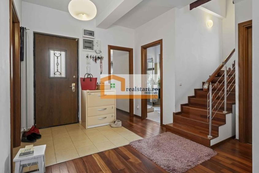 Casă cu 6 camere cu Teren 650 Mp în Corbeanca