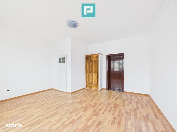 Casă cu 4 camere decomandat în Rontău