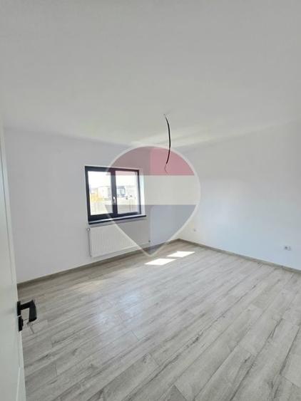 Casă individuală cu 3 camere cu Teren 250 Mp în Sud-Est
