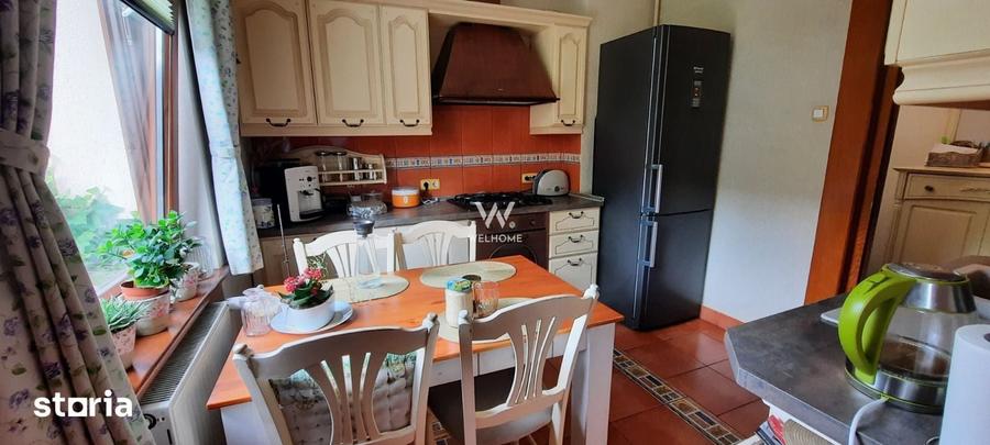 Casă cu 8 camere cu Teren 1000 Mp în Trei Stejari