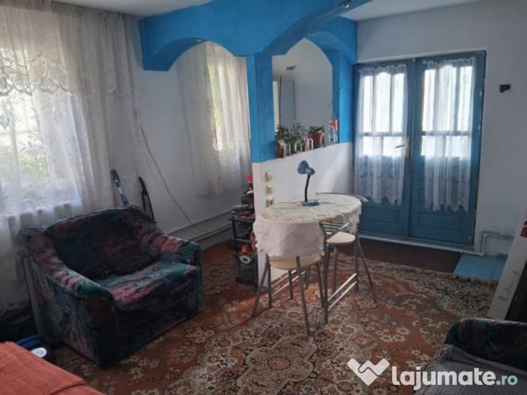 Casă cu 7 camere cu Teren 863 Mp în Brestei