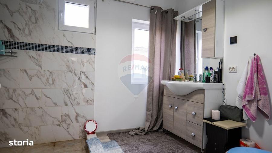 Casă cu 4 camere în Ungureni