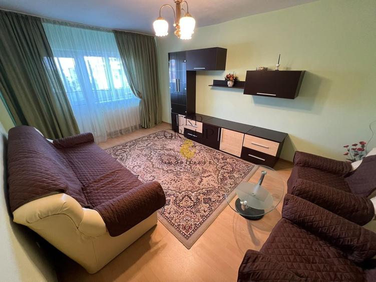 Apartament cu 3 camere decomandat, mobilat în Central