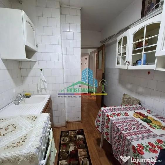 Apartament cu 3 camere semidecomandat în Gară