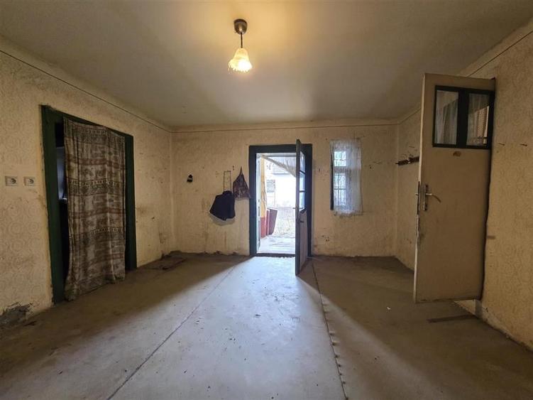 Casă individuală cu 3 camere cu Teren 7900 Mp în Boiu