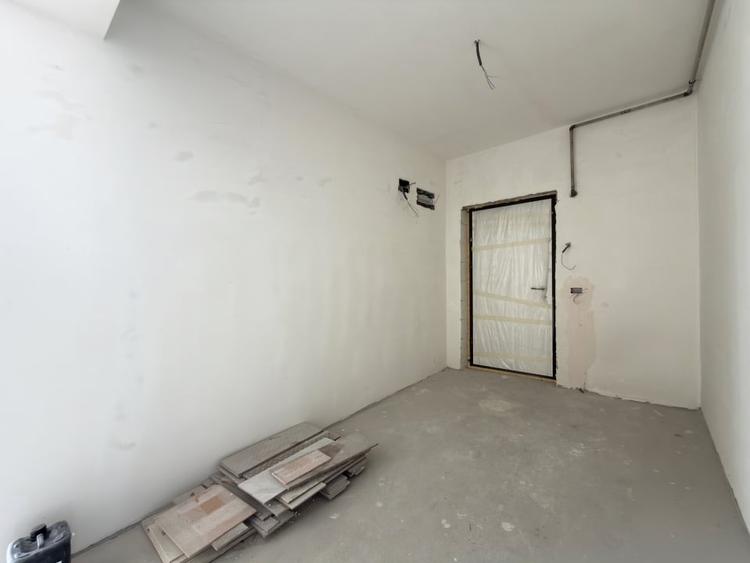 Apartament cu 3 camere semidecomandat în Inel II
