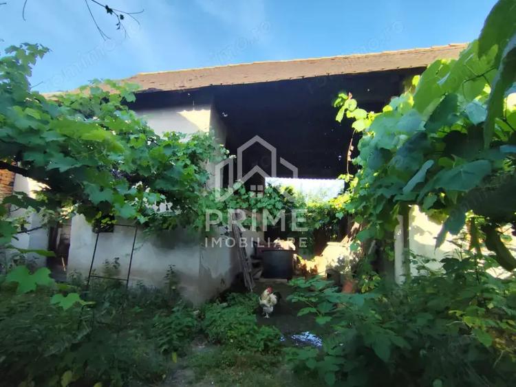 Casă cu 3 camere cu Canalizare în Petrești