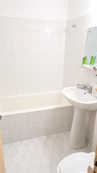 Apartament cu 4 camere semidecomandat în Titan