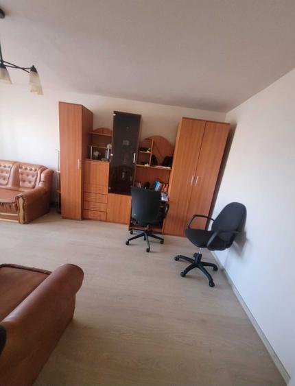 Apartament cu 3 camere decomandat în Narcisa