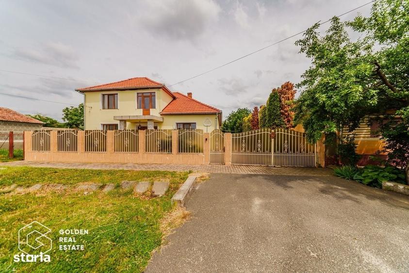 Casă cu 4 camere în Ghioroc
