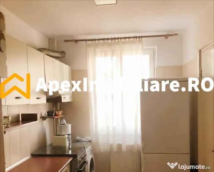 Apartament cu 3 camere decomandat în Drumul Taberei