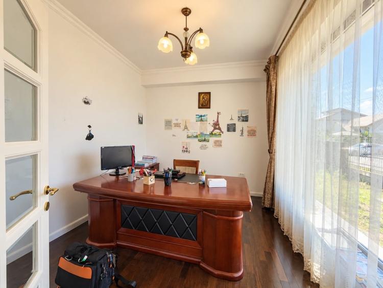 Casă individuală cu 10 camere cu Canalizare în Ovidiu