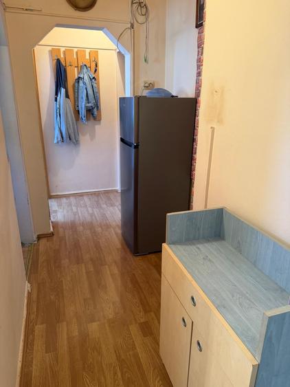 Apartament cu 3 camere semidecomandat în Cedonia